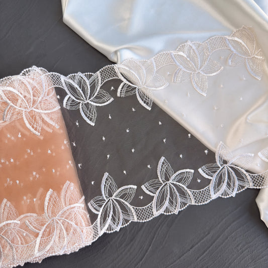 Embroidery lace 20cm, white