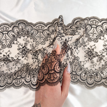 Embroidery lace 22cm, black