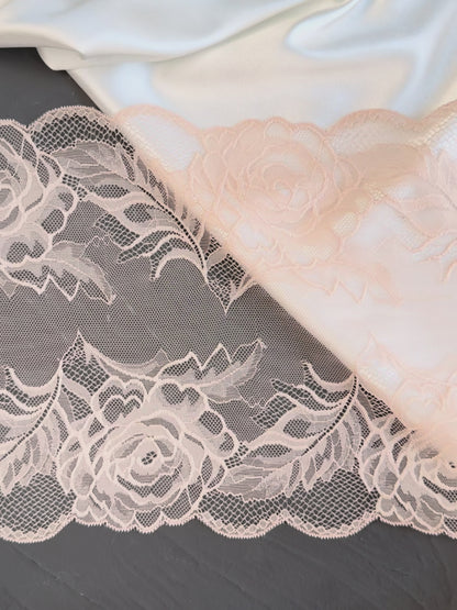 Encaje elástico 21 cm, beige con matiz rosado